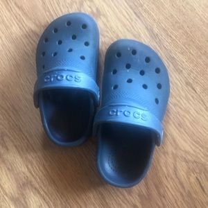 Kid’s Crocs size 7